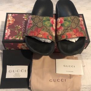 Gucci slides size 40